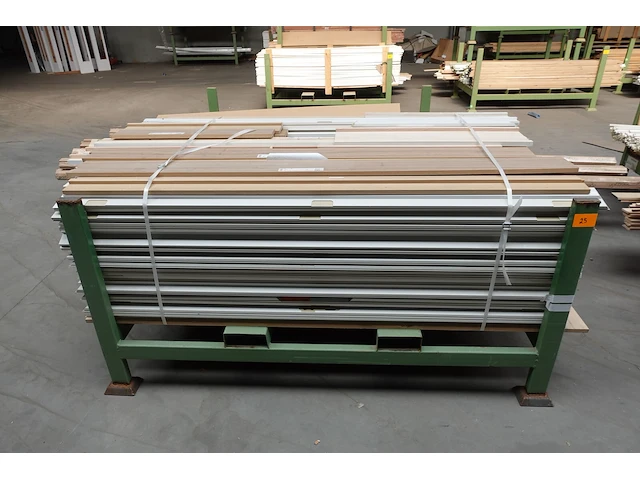 Stapelbare metalen houder + inhoud - afbeelding 2 van  5