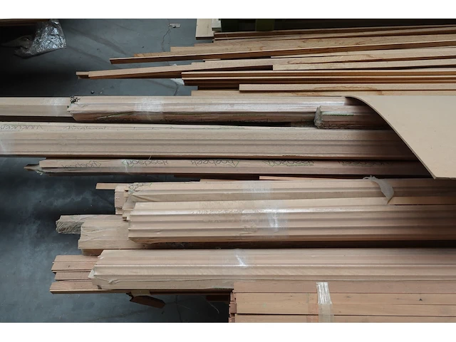 Stapelbare metalen houder + inhoud - afbeelding 2 van  4