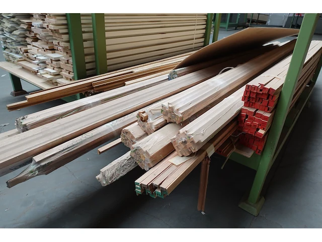 Stapelbare metalen houder + inhoud - afbeelding 3 van  4