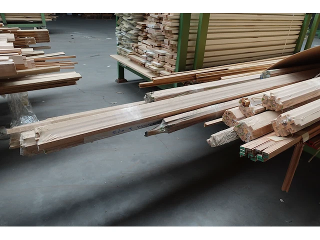 Stapelbare metalen houder + inhoud - afbeelding 4 van  4