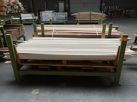 Stapelbare metalen houder + inhoud