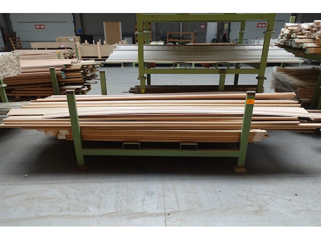 Stapelbare metalen houder + inhoud - afbeelding 1 van  4