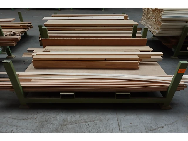 Stapelbare metalen houder + inhoud - afbeelding 1 van  6