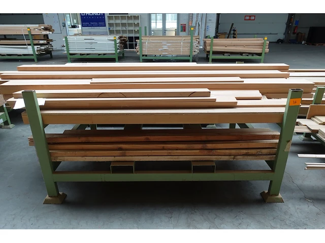 Stapelbare metalen houder + inhoud - afbeelding 1 van  5