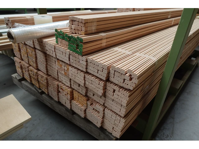 Stapelbare metalen houder + inhoud - afbeelding 4 van  4