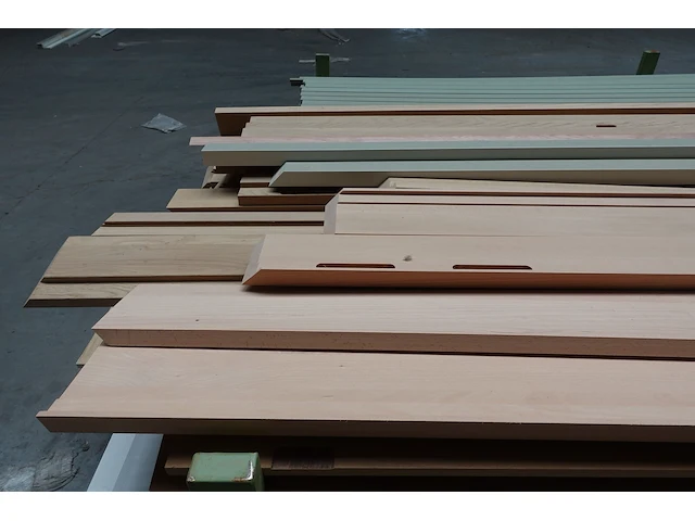 Stapelbare metalen houder + inhoud - afbeelding 2 van  5