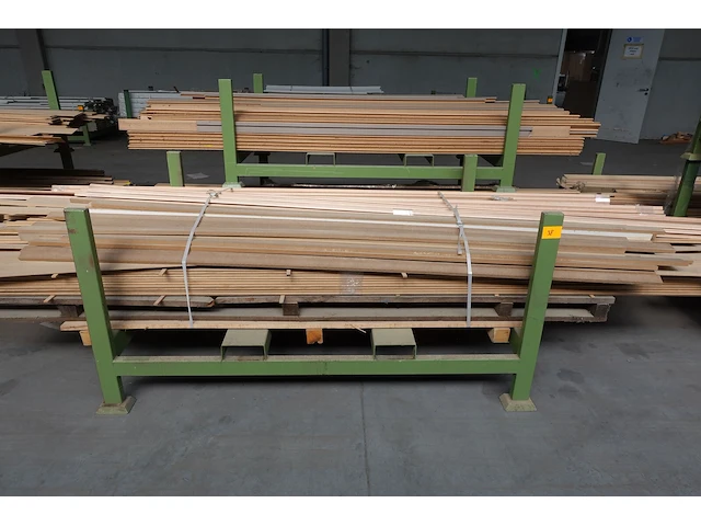 Stapelbare metalen houder + inhoud - afbeelding 1 van  4