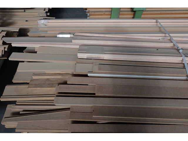 Stapelbare metalen houder + inhoud - afbeelding 2 van  4