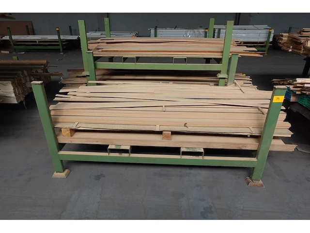 Stapelbare metalen houder + inhoud - afbeelding 1 van  4