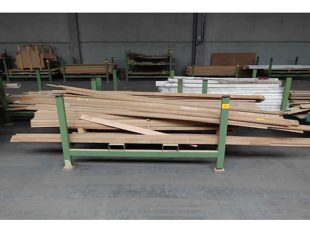 Stapelbare metalen houder + inhoud - afbeelding 1 van  3