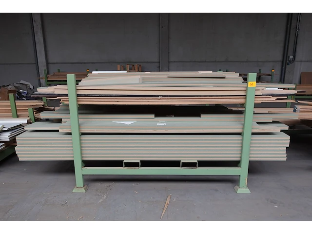 Stapelbare metalen houder + inhoud - afbeelding 1 van  4