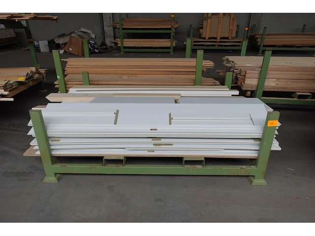 Stapelbare metalen houder + inhoud - afbeelding 1 van  3