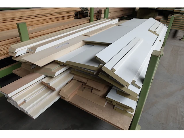 Stapelbare metalen houder + inhoud - afbeelding 3 van  3