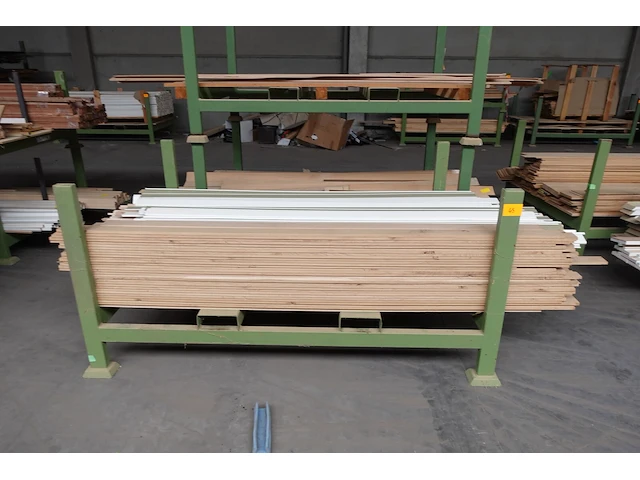 Stapelbare metalen houder + inhoud - afbeelding 1 van  4