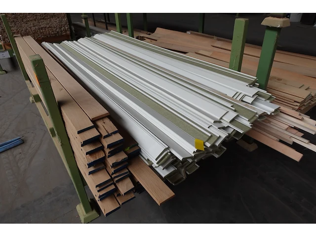 Stapelbare metalen houder + inhoud - afbeelding 2 van  4