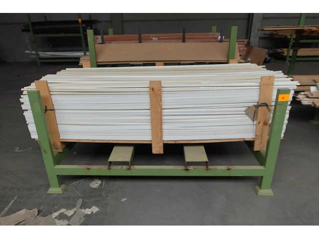 Stapelbare metalen houder + inhoud - afbeelding 1 van  4