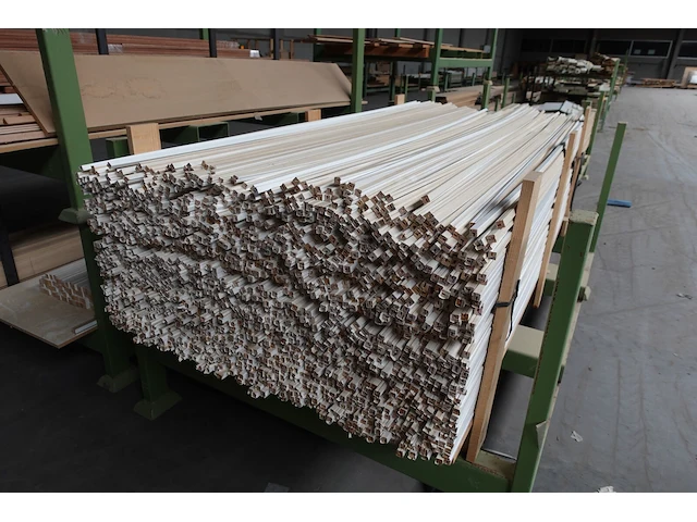 Stapelbare metalen houder + inhoud - afbeelding 3 van  4
