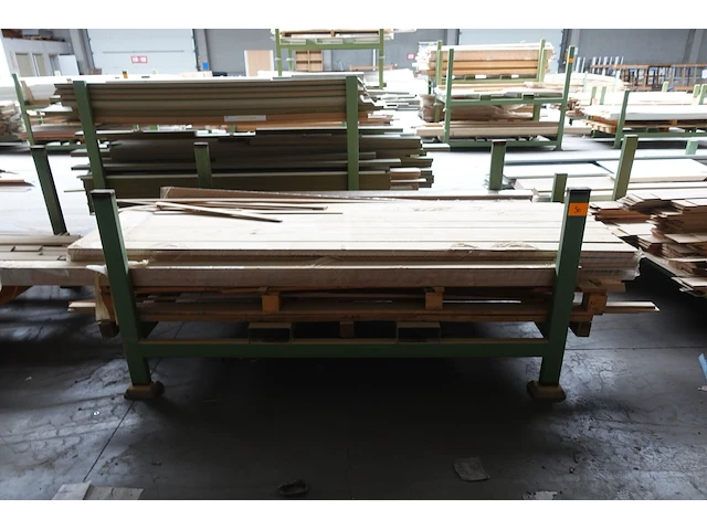 Stapelbare metalen houder + inhoud - afbeelding 1 van  4