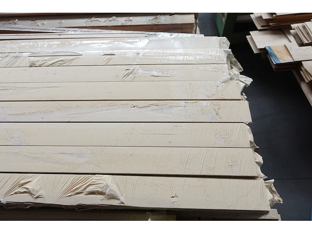 Stapelbare metalen houder + inhoud - afbeelding 2 van  4