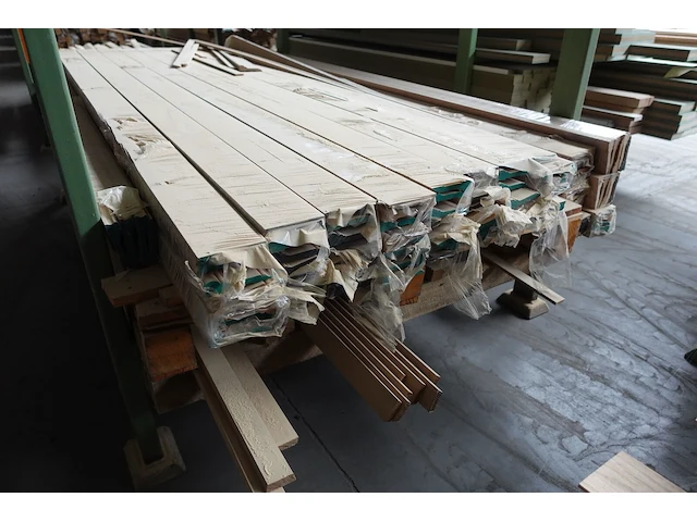 Stapelbare metalen houder + inhoud - afbeelding 3 van  4