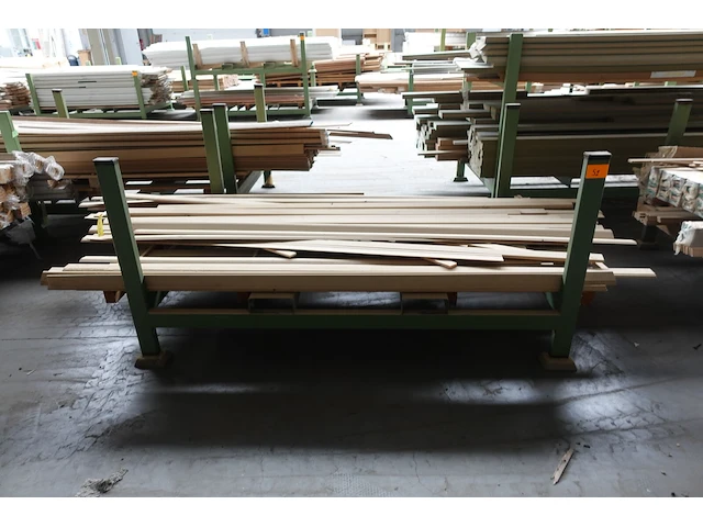 Stapelbare metalen houder + inhoud - afbeelding 1 van  4