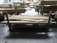 Stapelbare metalen houder + inhoud