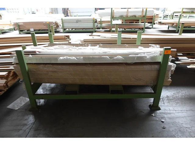 Stapelbare metalen houder + inhoud - afbeelding 1 van  4