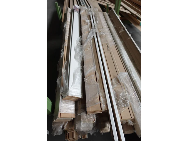 Stapelbare metalen houder + inhoud - afbeelding 3 van  4
