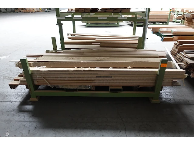 Stapelbare metalen houder + inhoud - afbeelding 1 van  5