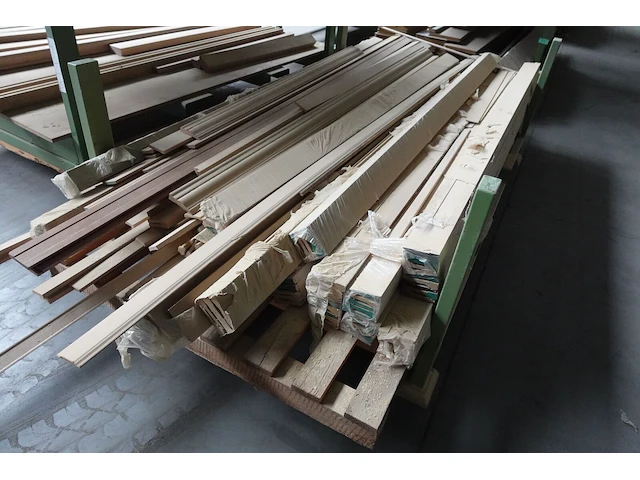 Stapelbare metalen houder + inhoud - afbeelding 2 van  5