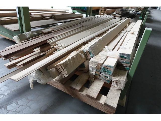 Stapelbare metalen houder + inhoud - afbeelding 3 van  5