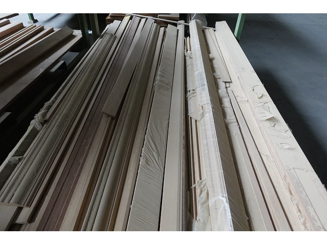 Stapelbare metalen houder + inhoud - afbeelding 4 van  5