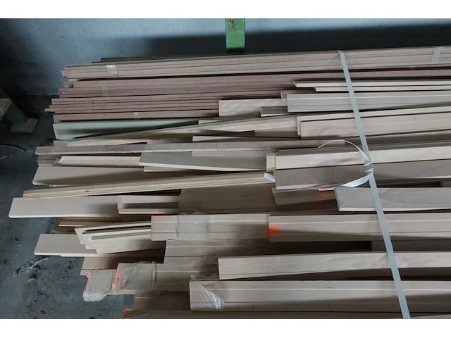 Stapelbare metalen houder + inhoud - afbeelding 2 van  6