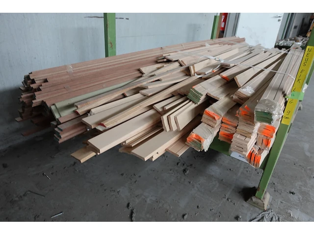 Stapelbare metalen houder + inhoud - afbeelding 4 van  6