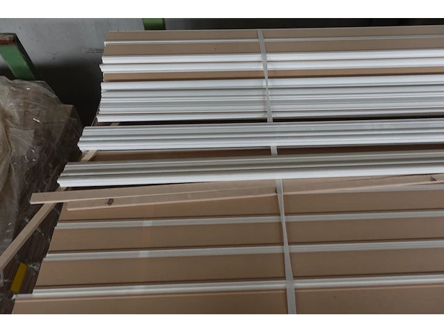 Stapelbare metalen houder + inhoud - afbeelding 2 van  4