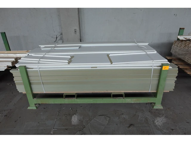 Stapelbare metalen houder + inhoud - afbeelding 1 van  3