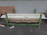 Stapelbare metalen houder + inhoud
