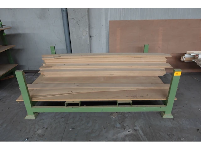Stapelbare metalen houder + inhoud - afbeelding 1 van  3