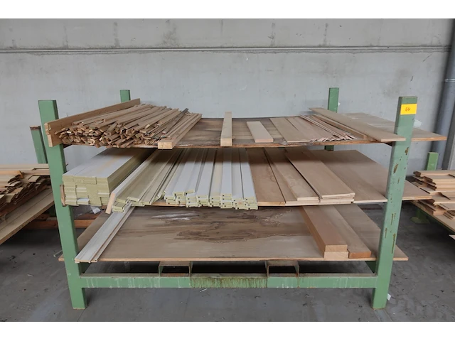 Stapelbare metalen houder + inhoud - afbeelding 1 van  7