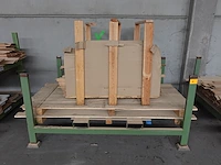 Stapelbare metalen houder + inhoud