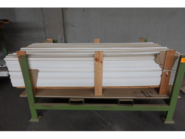 Stapelbare metalen houder + inhoud - afbeelding 1 van  4