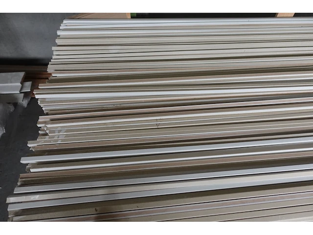 Stapelbare metalen houder + inhoud - afbeelding 2 van  4