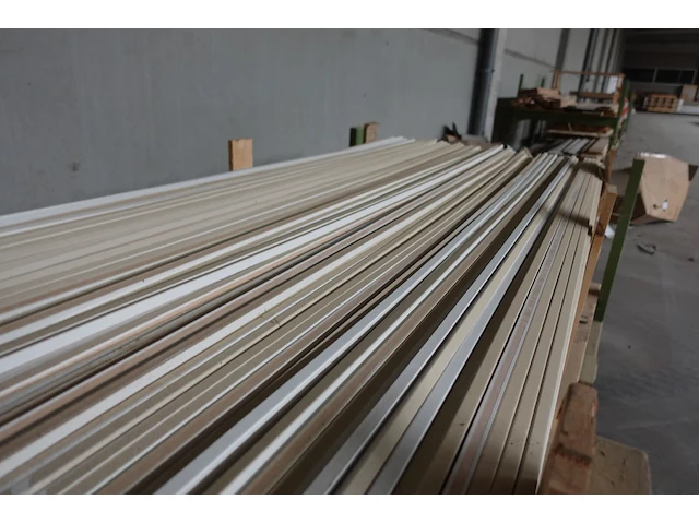 Stapelbare metalen houder + inhoud - afbeelding 3 van  4