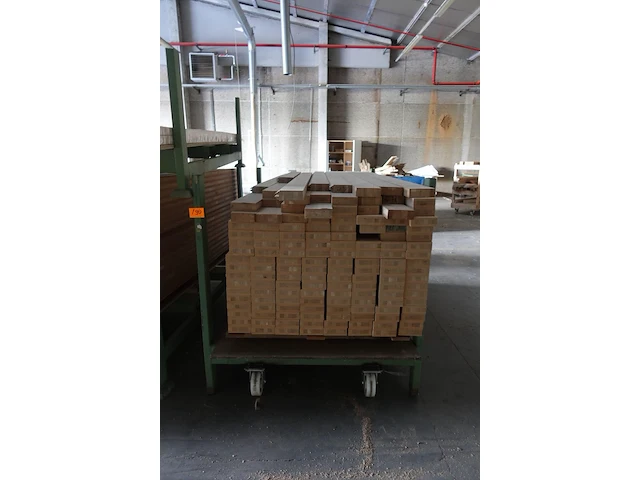 Stapelbare metalen houder + inhoud - afbeelding 1 van  5