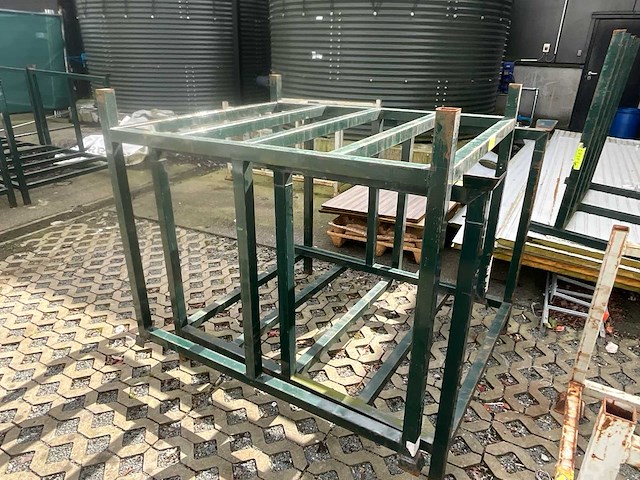 Stapelbare stalen opslagrekken / transportframes - afbeelding 1 van  7