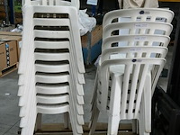 Stapelbare witte kunststof tuinstoelen (14x)