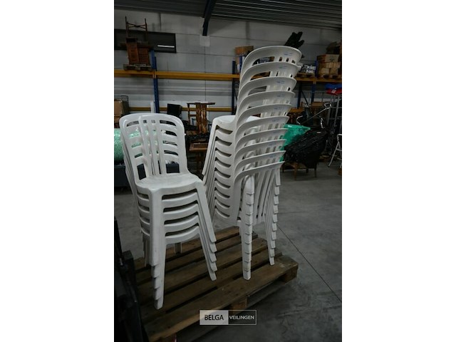 Stapelbare witte kunststof tuinstoelen (14x) - afbeelding 2 van  2