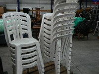 Stapelbare witte kunststof tuinstoelen (14x) - afbeelding 2 van  2