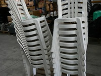 Stapelbare witte kunststof tuinstoelen (20x)
