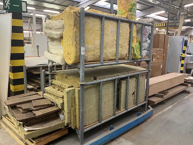 Stapeljuk met inhoud (3x) - afbeelding 1 van  3